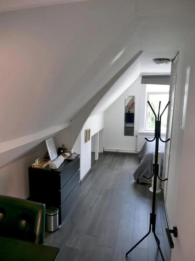 The Diesel Bed And Breakfast Rotterdam