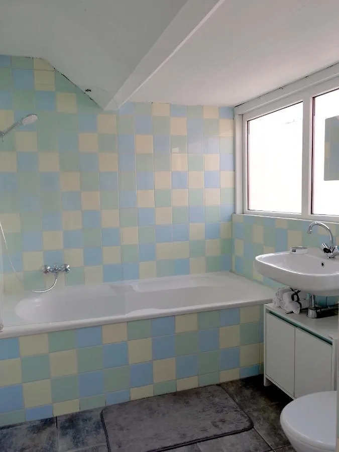 Bed & Breakfast The Diesel Bed And Breakfast Rotterdam